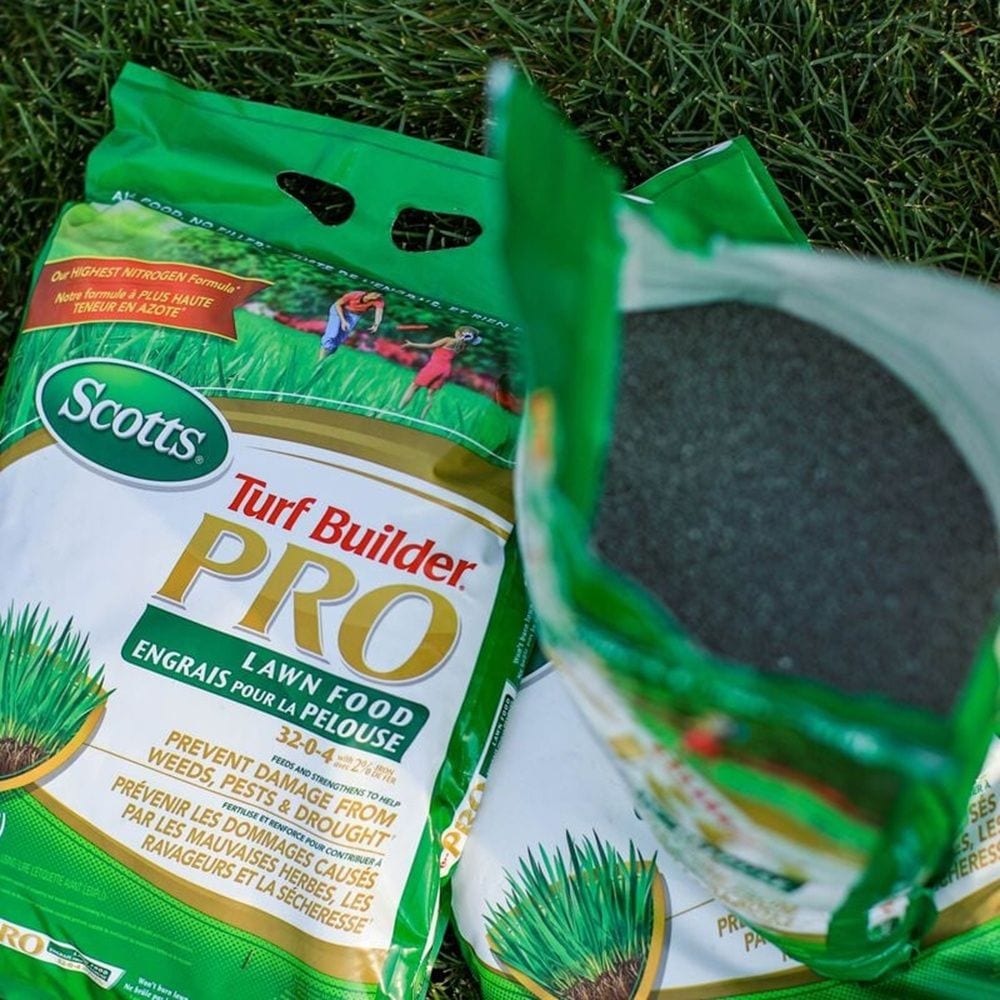 Turf Builder PRO Lawn Fertilizer, 400-m2